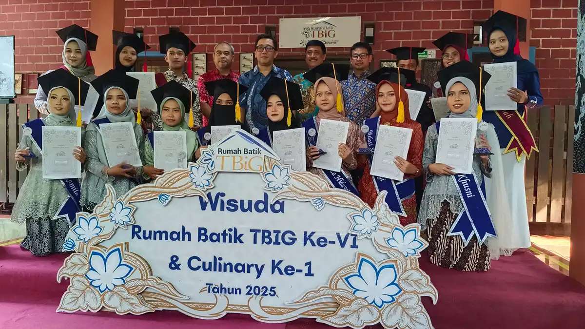 TBIG Wisuda 45 Lulusan, Termasuk 8 Difabel dari Program Rumah Batik dan Culinary Pekalongan